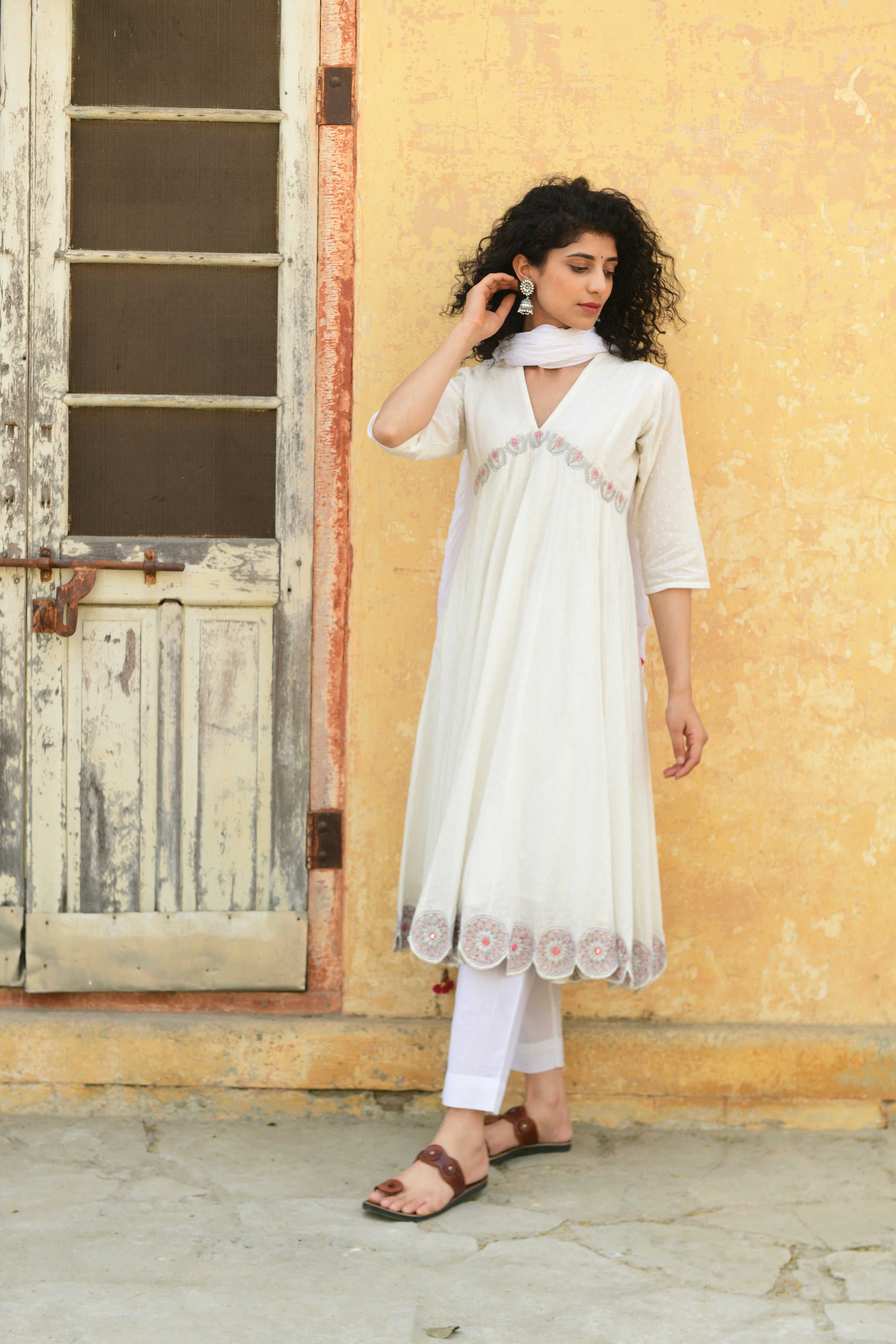 Aaravi White Cotton Suit Set - Shilpi Handicrafts