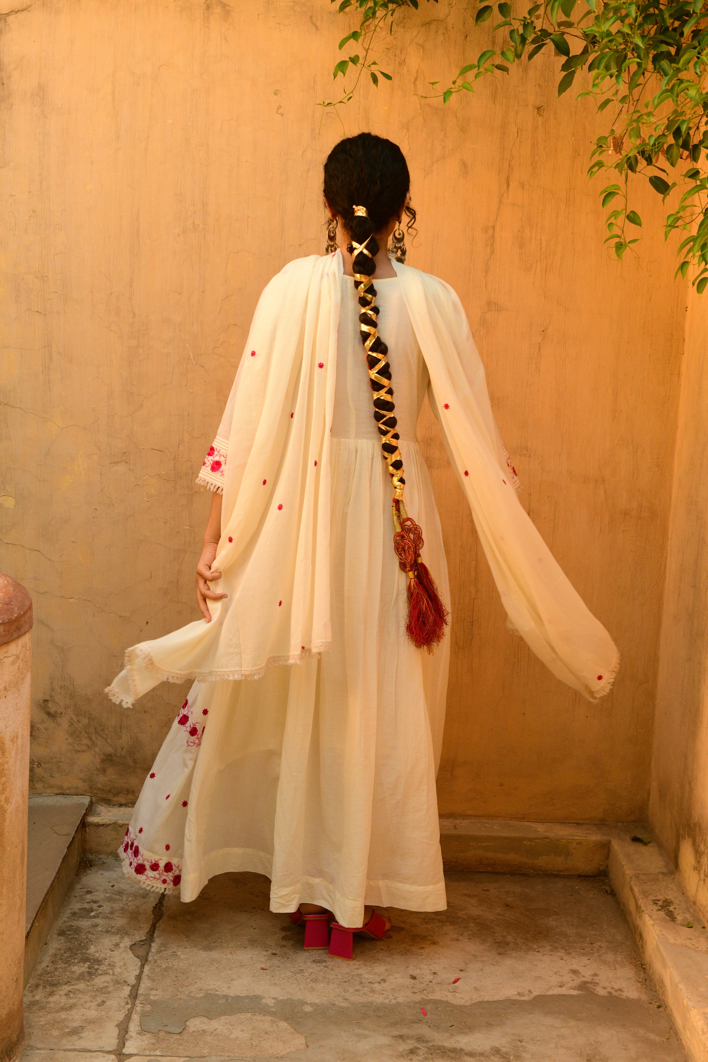 Embroidered Round Neck Kurta With Dupatta - Suit Set - Shilpi Handicrafts