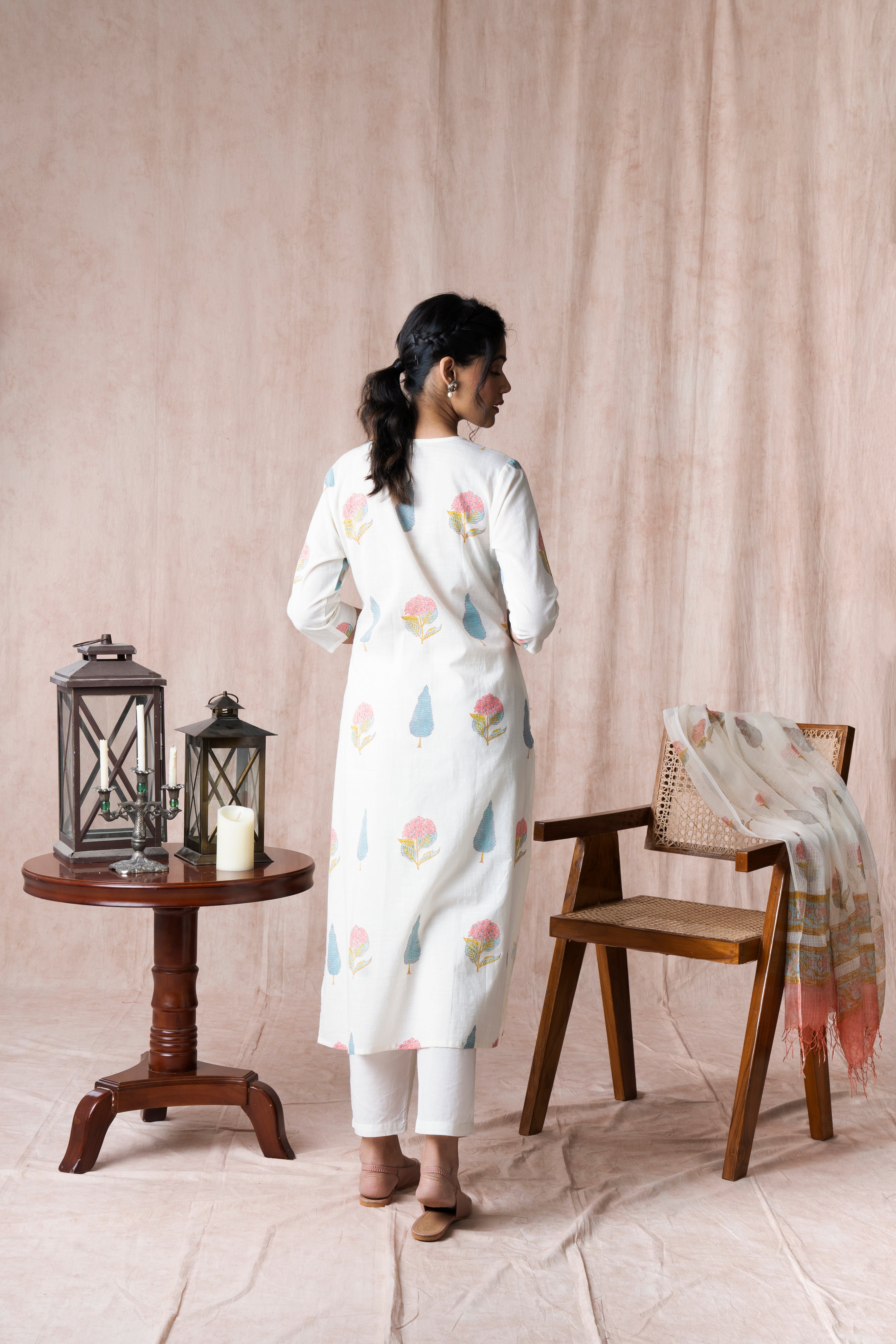 Bandhavi White Printed Suit Set