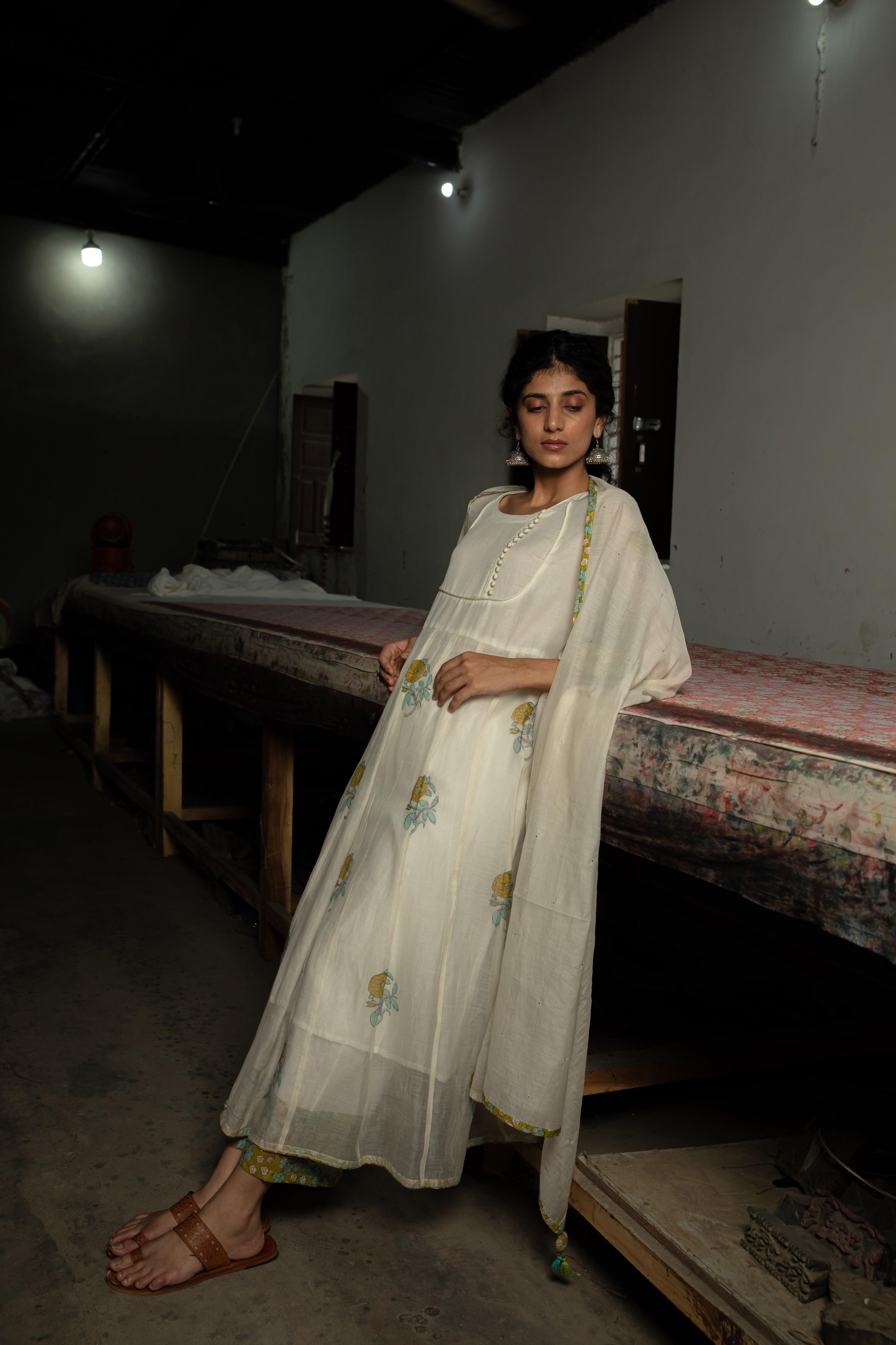 Aadhriti Off White Chanderi Suit Set - Shilpi Handicrafts