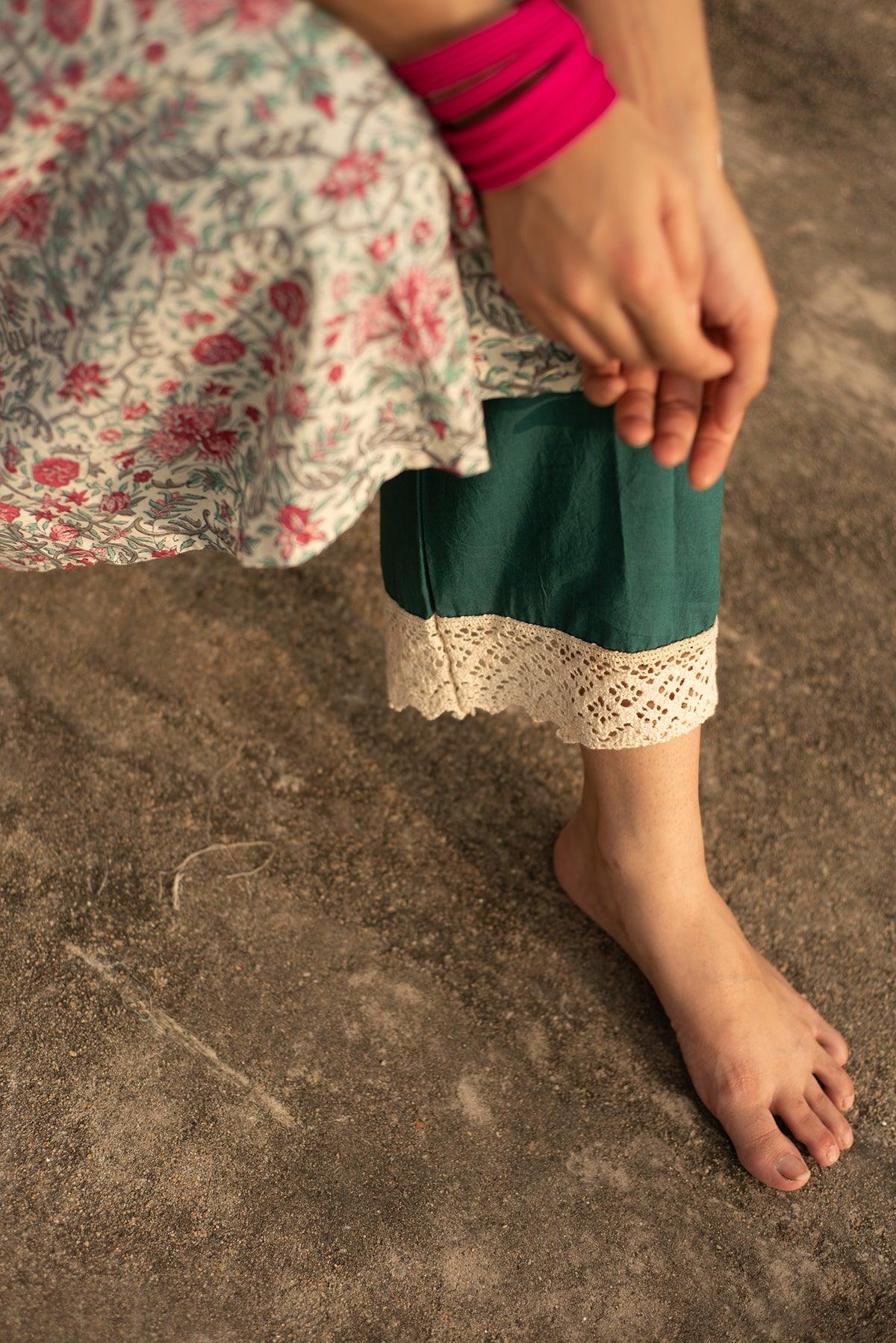 Amaira Jaal-Buti Suit Set - Shilpi Handicrafts