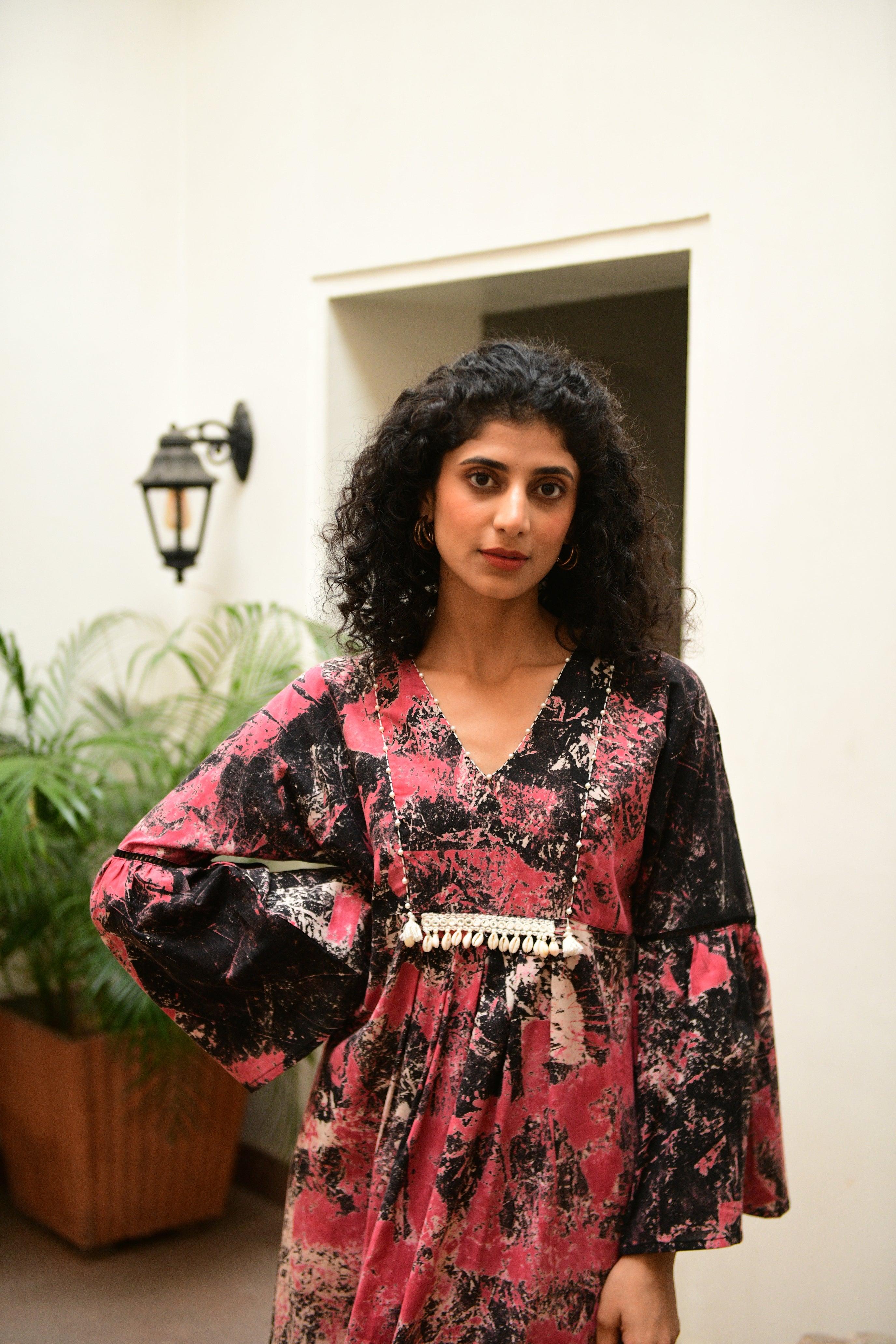 Aaravi Black and Red Dress - Shilpi Handicrafts